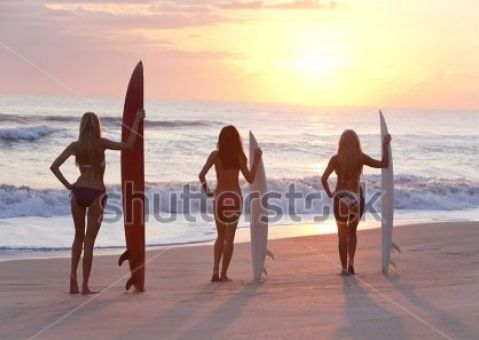 Фотообои Девушки-серфингистки