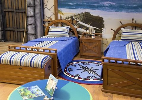 Кровать со штурвалом Морской стиль