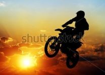 Фотообои Мотоциклист на закате